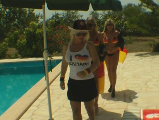 NadjaSummer Porno Video: 3 Milf-Muttis nach WM Spiel für Dich!