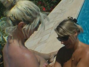 NadjaSummer Porno Video: Überraschung im Pool!